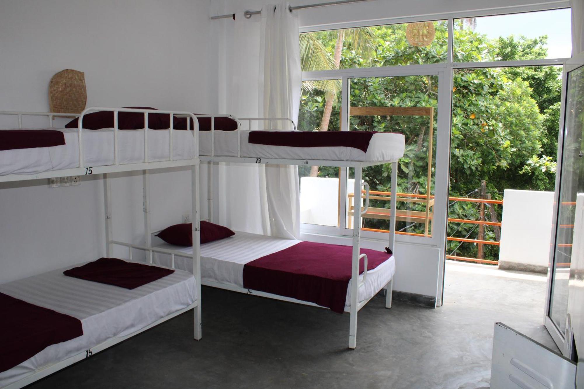 Sun & Moon Hostel มิริสซา ภายนอก รูปภาพ