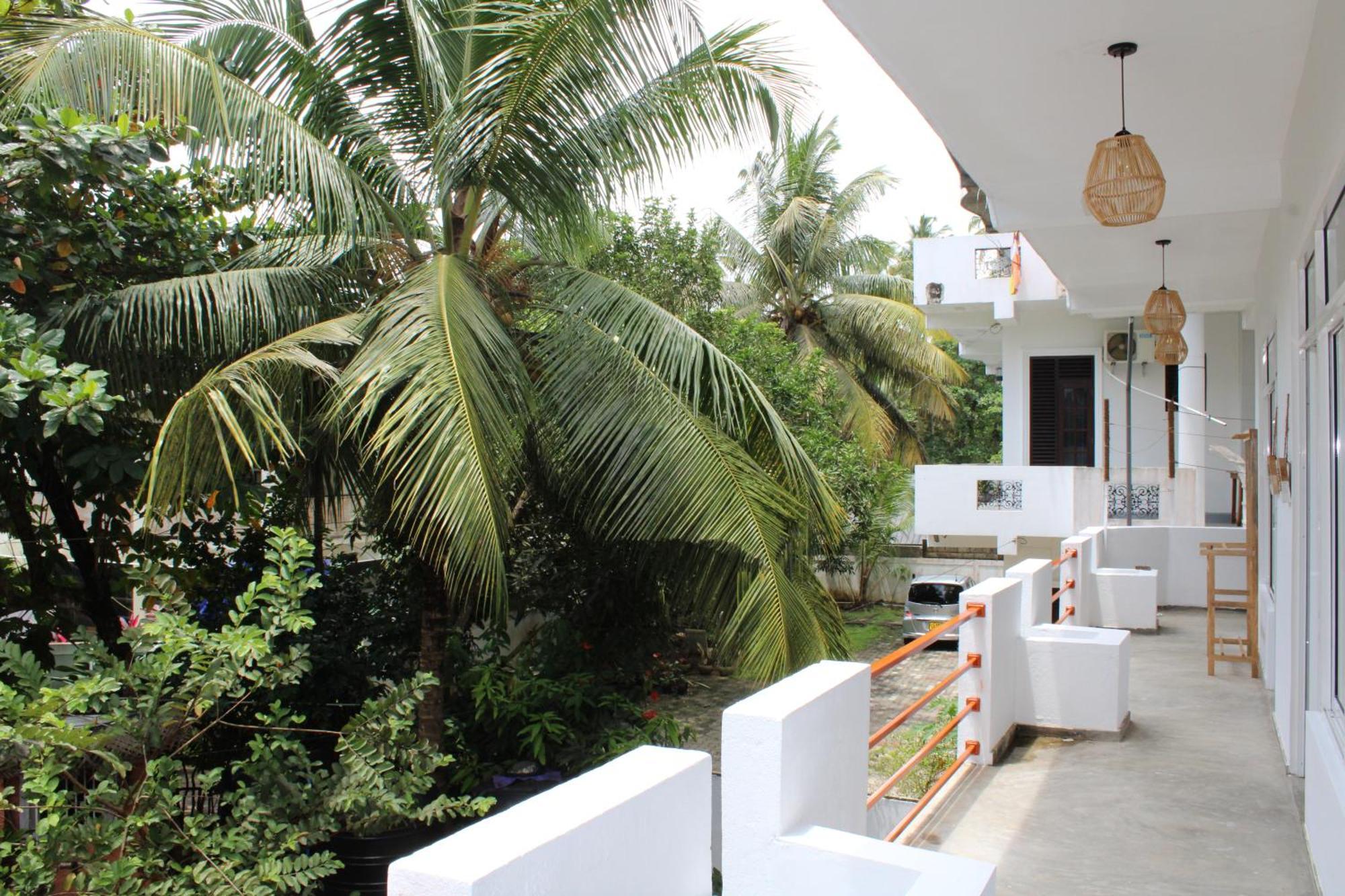 Sun & Moon Hostel มิริสซา ภายนอก รูปภาพ