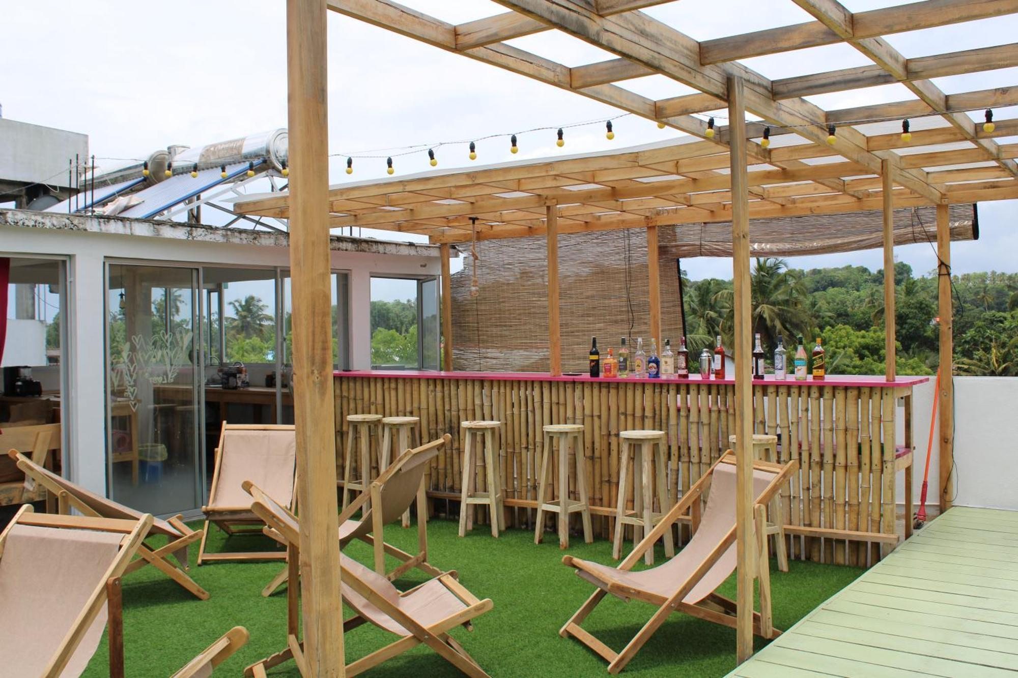 Sun & Moon Hostel มิริสซา ภายนอก รูปภาพ